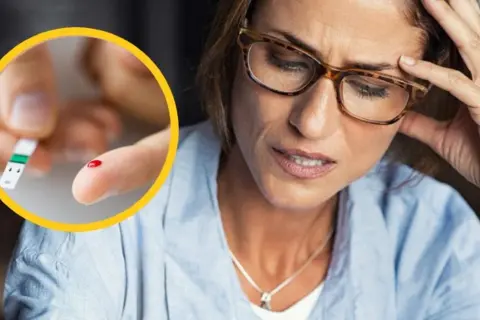 Kobieta z bólem głowy i kroplą krwi na palcu, symbolizującą hiperglikemię stresową.