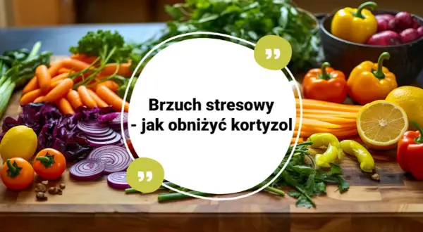 Kolorowe warzywa i owoce na desce, idealne, by dowiedzieć się, co jeść, aby obniżyć kortyzol i pozbyć się brzucha stresowego.